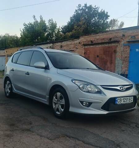 Серый Хендай i30, объемом двигателя 1.58 л и пробегом 309 тыс. км за 6300 $, фото 6 на Automoto.ua