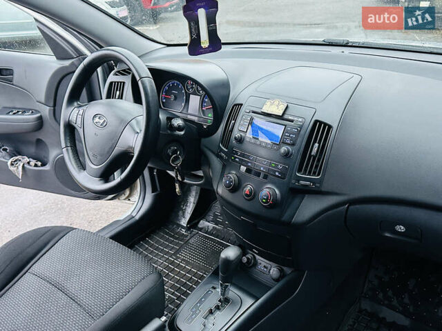Серый Хендай i30, объемом двигателя 1.6 л и пробегом 265 тыс. км за 6999 $, фото 28 на Automoto.ua