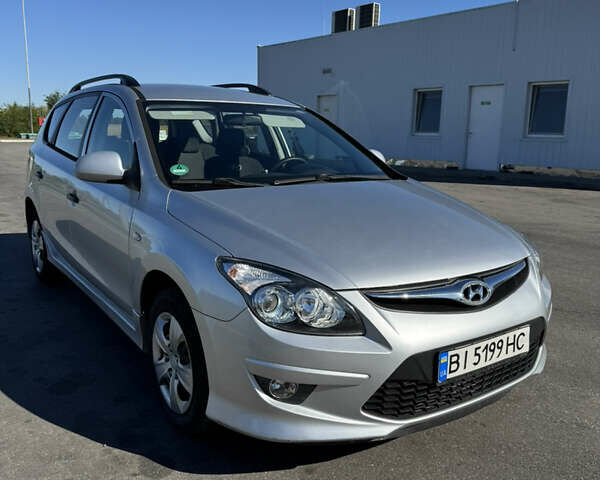 Серый Хендай i30, объемом двигателя 1.4 л и пробегом 242 тыс. км за 4999 $, фото 7 на Automoto.ua