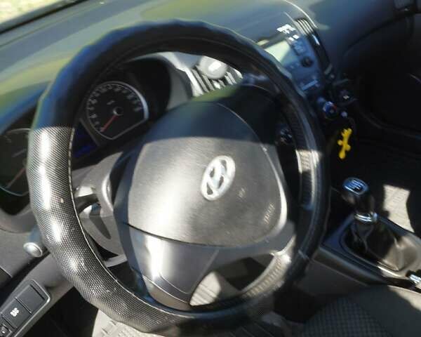 Серый Хендай i30, объемом двигателя 1.6 л и пробегом 251 тыс. км за 6500 $, фото 21 на Automoto.ua