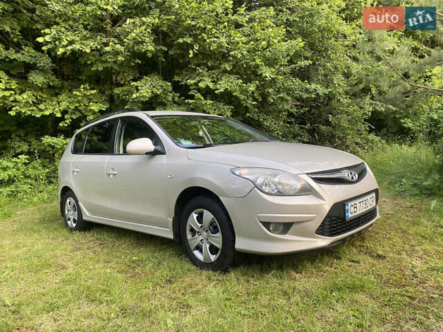 Серый Хендай i30, объемом двигателя 1.6 л и пробегом 191 тыс. км за 7000 $, фото 1 на Automoto.ua