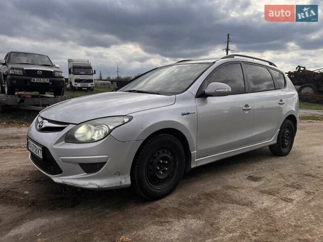 Серый Хендай i30, объемом двигателя 1.6 л и пробегом 447 тыс. км за 5200 $, фото 6 на Automoto.ua