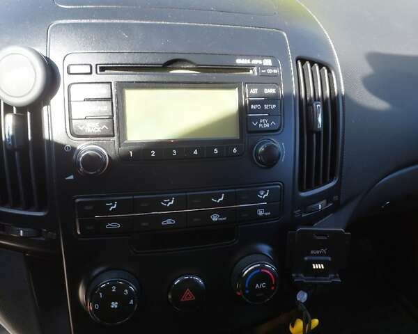 Серый Хендай i30, объемом двигателя 1.6 л и пробегом 251 тыс. км за 6500 $, фото 17 на Automoto.ua