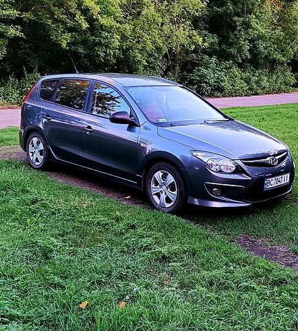 Серый Хендай i30, объемом двигателя 1.6 л и пробегом 260 тыс. км за 5800 $, фото 1 на Automoto.ua