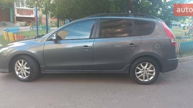 Сірий Хендай i30, об'ємом двигуна 1.6 л та пробігом 350 тис. км за 6800 $, фото 7 на Automoto.ua