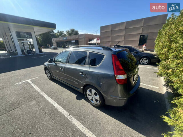 Серый Хендай i30, объемом двигателя 1.4 л и пробегом 111 тыс. км за 6500 $, фото 6 на Automoto.ua