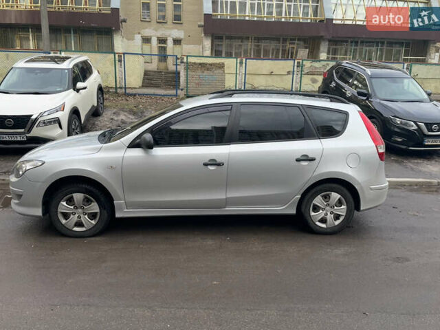 Серый Хендай i30, объемом двигателя 1.58 л и пробегом 349 тыс. км за 6000 $, фото 2 на Automoto.ua