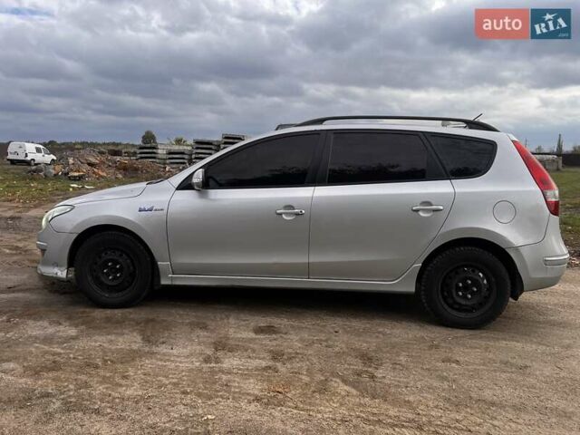 Серый Хендай i30, объемом двигателя 1.6 л и пробегом 447 тыс. км за 5200 $, фото 5 на Automoto.ua