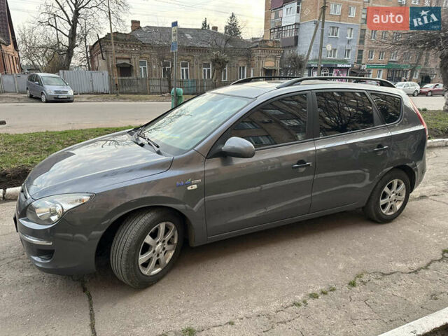Серый Хендай i30, объемом двигателя 1.6 л и пробегом 220 тыс. км за 5500 $, фото 5 на Automoto.ua