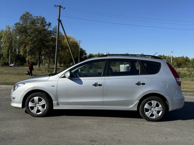 Серый Хендай i30, объемом двигателя 1.4 л и пробегом 240 тыс. км за 5300 $, фото 2 на Automoto.ua