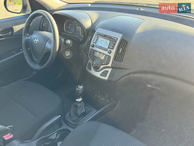 Серый Хендай i30, объемом двигателя 1.6 л и пробегом 170 тыс. км за 6650 $, фото 41 на Automoto.ua