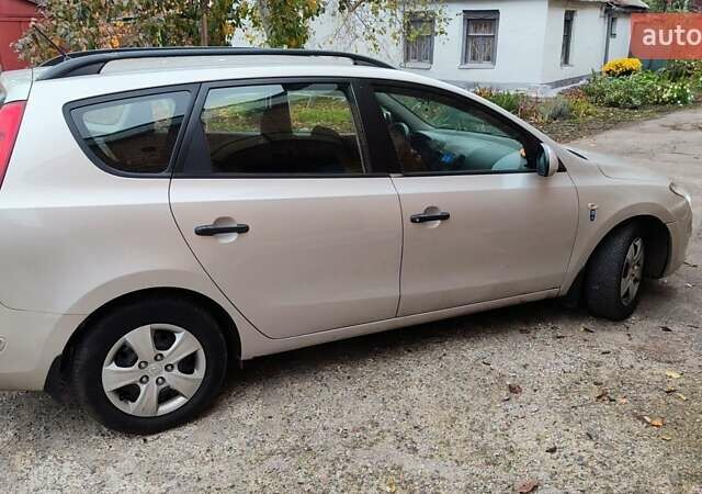 Сірий Хендай i30, об'ємом двигуна 1.58 л та пробігом 253 тис. км за 5500 $, фото 3 на Automoto.ua