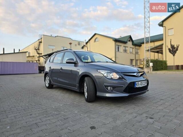 Сірий Хендай i30, об'ємом двигуна 1.4 л та пробігом 193 тис. км за 6200 $, фото 3 на Automoto.ua