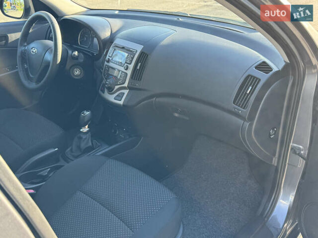 Серый Хендай i30, объемом двигателя 1.6 л и пробегом 170 тыс. км за 6650 $, фото 40 на Automoto.ua