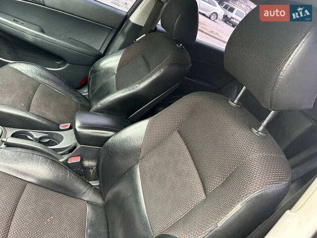 Сірий Хендай i30, об'ємом двигуна 1.58 л та пробігом 230 тис. км за 3450 $, фото 12 на Automoto.ua