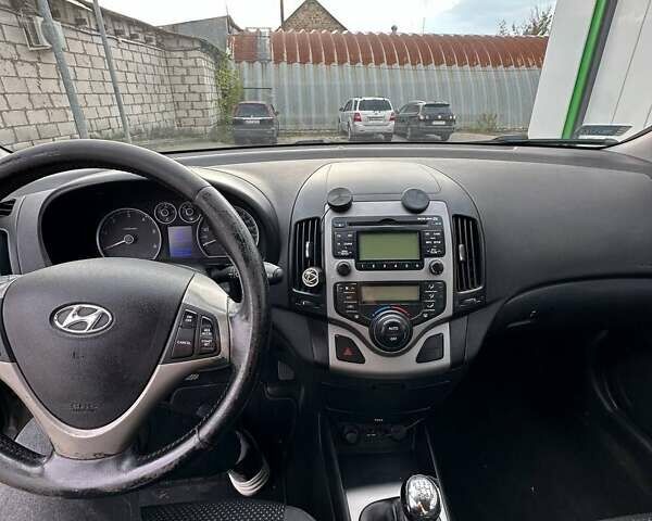 Серый Хендай i30, объемом двигателя 1.58 л и пробегом 170 тыс. км за 6500 $, фото 15 на Automoto.ua