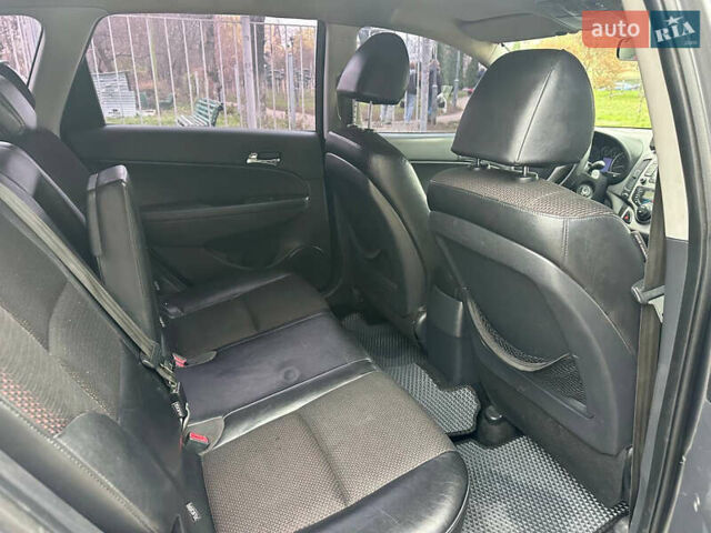 Сірий Хендай i30, об'ємом двигуна 1.58 л та пробігом 230 тис. км за 3450 $, фото 14 на Automoto.ua
