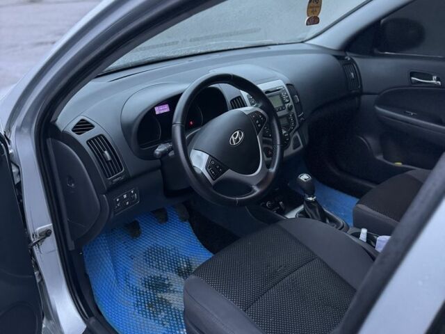 Сірий Хендай i30, об'ємом двигуна 1.6 л та пробігом 223 тис. км за 5350 $, фото 9 на Automoto.ua