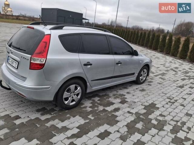 Серый Хендай i30, объемом двигателя 1.58 л и пробегом 264 тыс. км за 5700 $, фото 9 на Automoto.ua