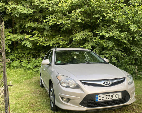 Серый Хендай i30, объемом двигателя 1.6 л и пробегом 191 тыс. км за 7000 $, фото 2 на Automoto.ua