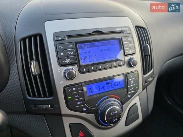 Сірий Хендай i30, об'ємом двигуна 1.4 л та пробігом 193 тис. км за 6200 $, фото 83 на Automoto.ua