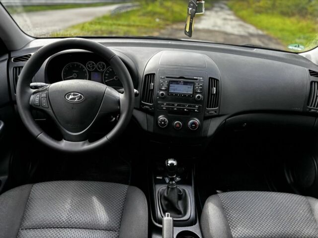 Серый Хендай i30, объемом двигателя 1.4 л и пробегом 260 тыс. км за 5550 $, фото 7 на Automoto.ua