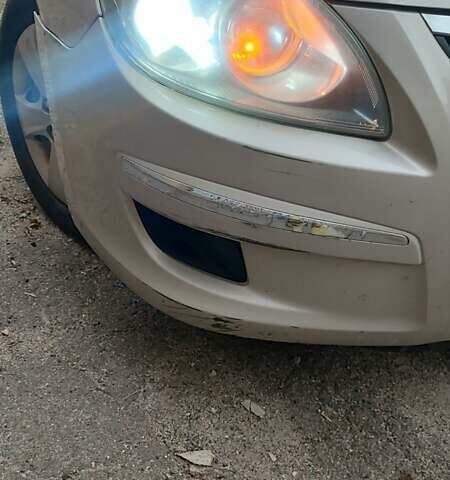 Сірий Хендай i30, об'ємом двигуна 1.58 л та пробігом 253 тис. км за 5500 $, фото 4 на Automoto.ua