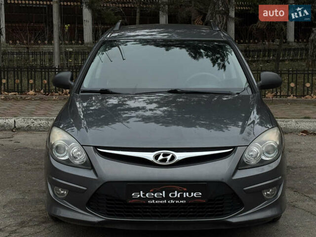 Серый Хендай i30, объемом двигателя 1.4 л и пробегом 121 тыс. км за 6499 $, фото 6 на Automoto.ua