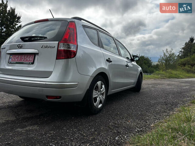 Серый Хендай i30, объемом двигателя 1.4 л и пробегом 260 тыс. км за 5500 $, фото 10 на Automoto.ua