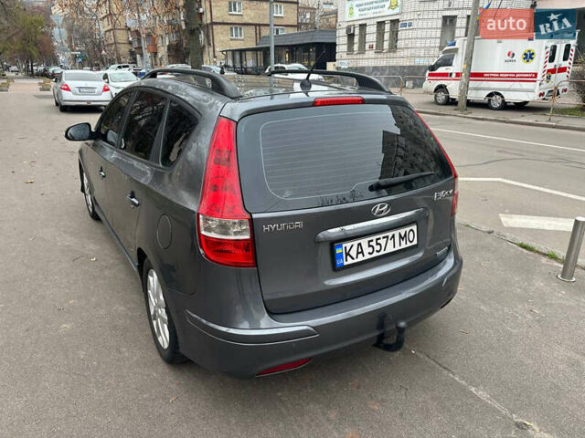 Сірий Хендай i30, об'ємом двигуна 1.58 л та пробігом 230 тис. км за 3450 $, фото 5 на Automoto.ua