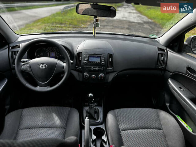 Серый Хендай i30, объемом двигателя 1.4 л и пробегом 260 тыс. км за 5500 $, фото 16 на Automoto.ua