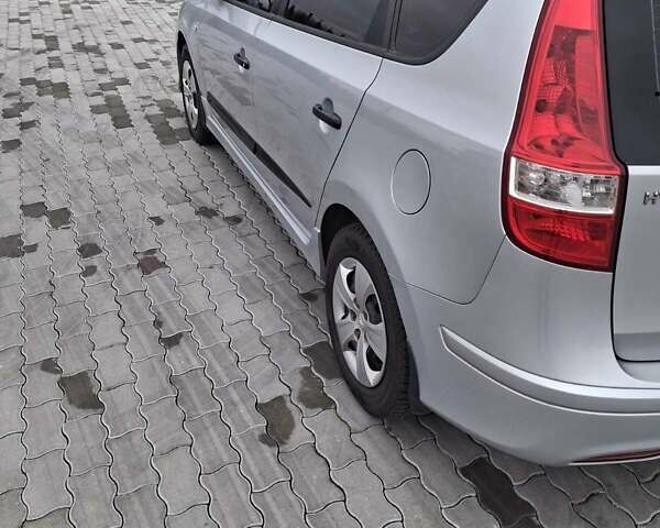 Серый Хендай i30, объемом двигателя 1.58 л и пробегом 264 тыс. км за 5700 $, фото 6 на Automoto.ua