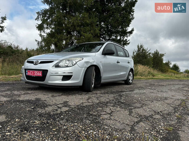 Серый Хендай i30, объемом двигателя 1.4 л и пробегом 260 тыс. км за 5500 $, фото 6 на Automoto.ua