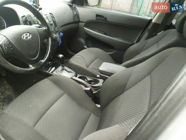 Серый Хендай i30, объемом двигателя 1.6 л и пробегом 232 тыс. км за 5700 $, фото 12 на Automoto.ua