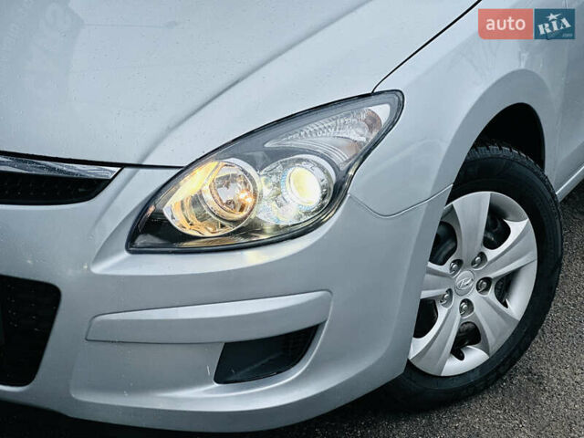 Серый Хендай i30, объемом двигателя 1.6 л и пробегом 265 тыс. км за 6999 $, фото 10 на Automoto.ua