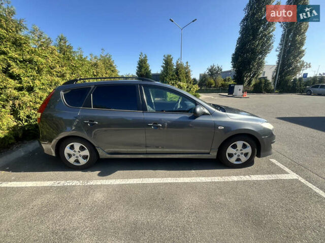 Серый Хендай i30, объемом двигателя 1.4 л и пробегом 111 тыс. км за 6500 $, фото 4 на Automoto.ua