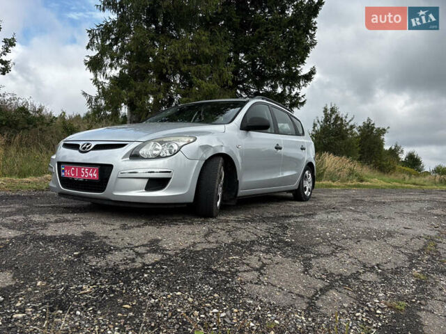 Серый Хендай i30, объемом двигателя 1.4 л и пробегом 260 тыс. км за 5500 $, фото 5 на Automoto.ua