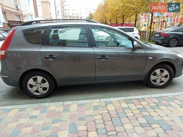 Сірий Хендай i30, об'ємом двигуна 1.4 л та пробігом 175 тис. км за 5500 $, фото 2 на Automoto.ua