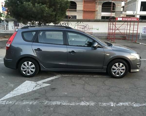 Сірий Хендай i30, об'ємом двигуна 1.4 л та пробігом 194 тис. км за 5999 $, фото 3 на Automoto.ua