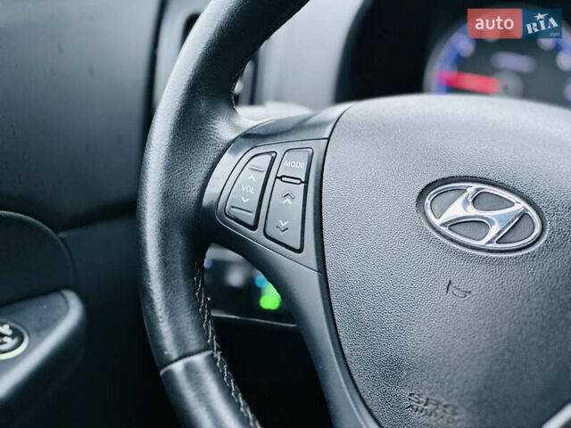 Серый Хендай i30, объемом двигателя 1.6 л и пробегом 265 тыс. км за 6999 $, фото 23 на Automoto.ua