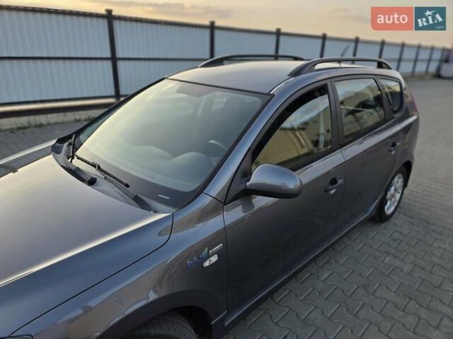 Сірий Хендай i30, об'ємом двигуна 1.4 л та пробігом 193 тис. км за 6200 $, фото 15 на Automoto.ua