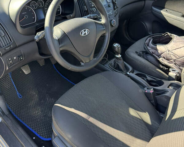 Серый Хендай i30, объемом двигателя 1.4 л и пробегом 242 тыс. км за 4999 $, фото 9 на Automoto.ua