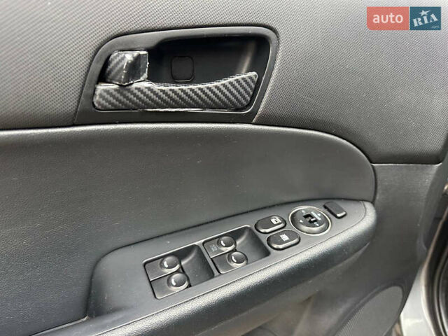 Сірий Хендай i30, об'ємом двигуна 1.58 л та пробігом 230 тис. км за 3450 $, фото 10 на Automoto.ua