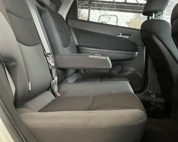 Серый Хендай i30, объемом двигателя 1.6 л и пробегом 255 тыс. км за 5500 $, фото 7 на Automoto.ua
