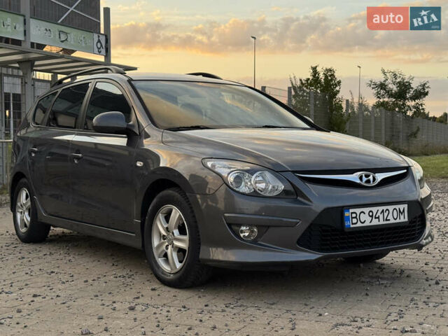 Серый Хендай i30, объемом двигателя 1.58 л и пробегом 260 тыс. км за 6600 $, фото 6 на Automoto.ua