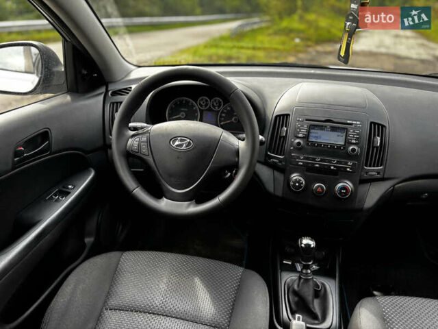 Серый Хендай i30, объемом двигателя 1.4 л и пробегом 260 тыс. км за 5500 $, фото 17 на Automoto.ua