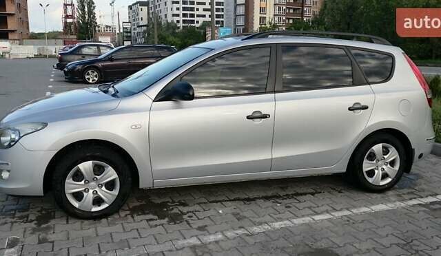 Серый Хендай i30, объемом двигателя 1.4 л и пробегом 188 тыс. км за 5800 $, фото 9 на Automoto.ua