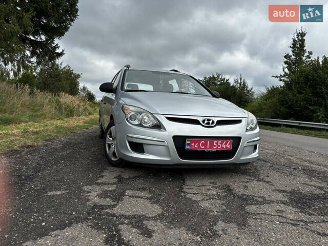 Серый Хендай i30, объемом двигателя 1.4 л и пробегом 260 тыс. км за 5500 $, фото 2 на Automoto.ua