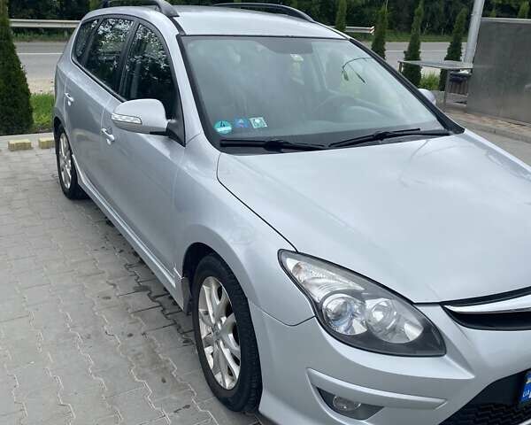 Сірий Хендай i30, об'ємом двигуна 1.6 л та пробігом 334 тис. км за 6500 $, фото 4 на Automoto.ua