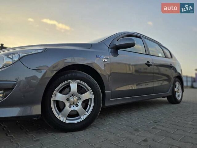 Сірий Хендай i30, об'ємом двигуна 1.4 л та пробігом 193 тис. км за 6200 $, фото 10 на Automoto.ua